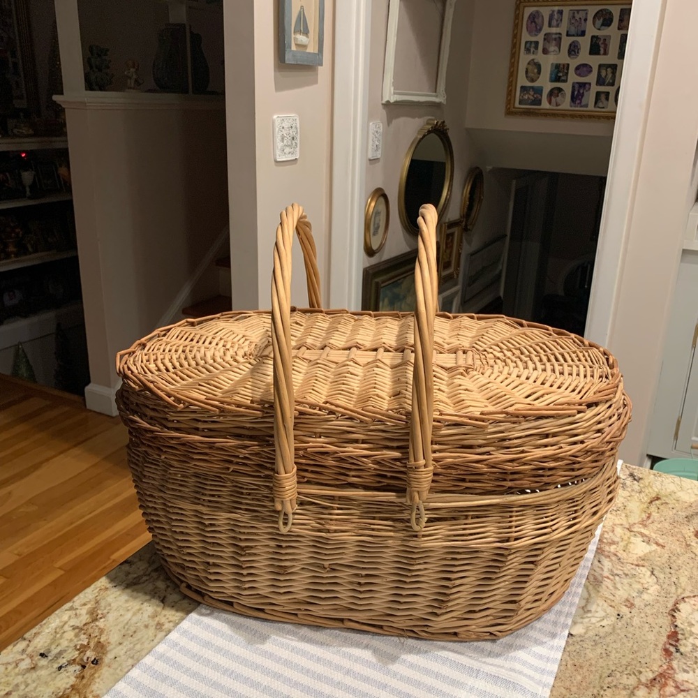 Vintage Large Oval Wicker Basket with Handles and Lid